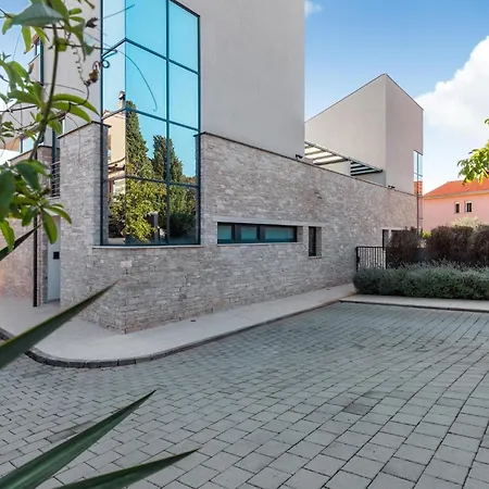 Holiday home In With Heated Swimming Pool