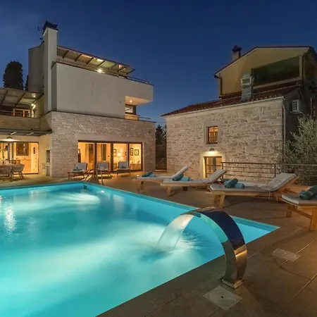 In With Heated Swimming Pool * Valtura