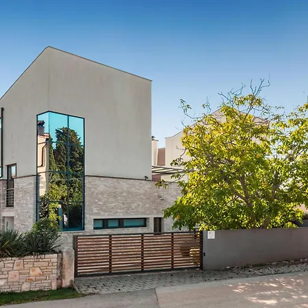 Holiday home In With Heated Swimming Pool *