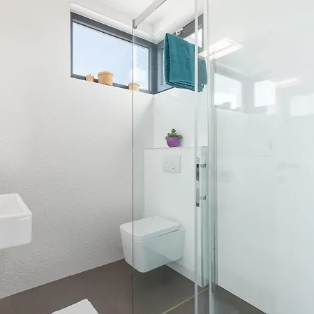 別荘 In With Heated Swimming Pool *