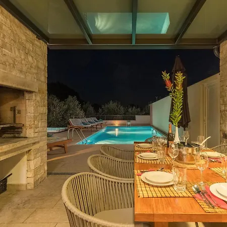 In With Heated Swimming Pool Valtura